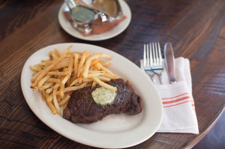 Steak with fried potatos